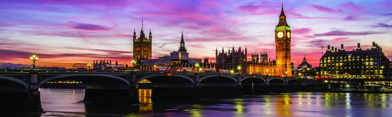 Hình ảnh Big Ben nhìn từ xa trong sương mờ