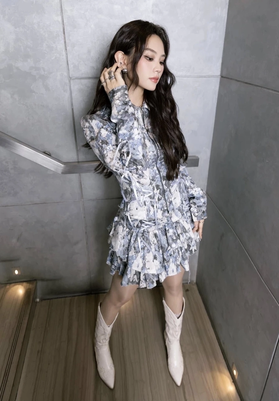 Hình ảnh cô bé dễ thương rạng rỡ với vẻ đẹp trong sáng thanh thuần