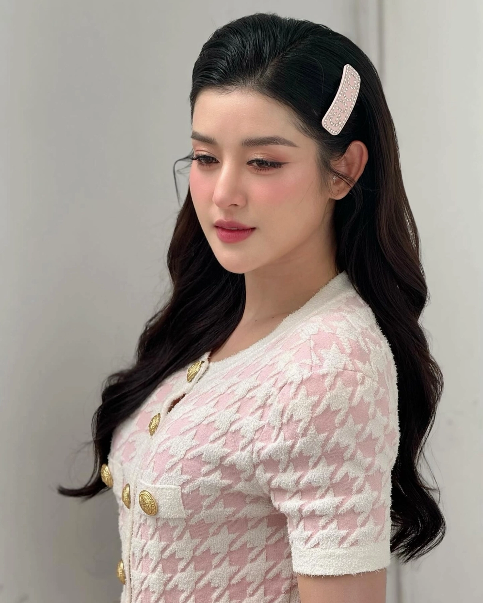 Hình ảnh gái xinh ngầu với phong cách ăn mặc năng động