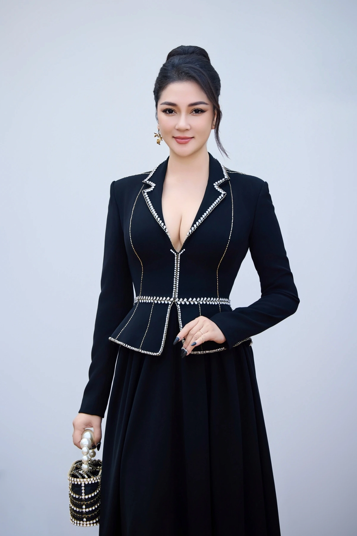 Hình ảnh hoa hậu nguyễn thị huyền rạng rỡ thời thanh xuân