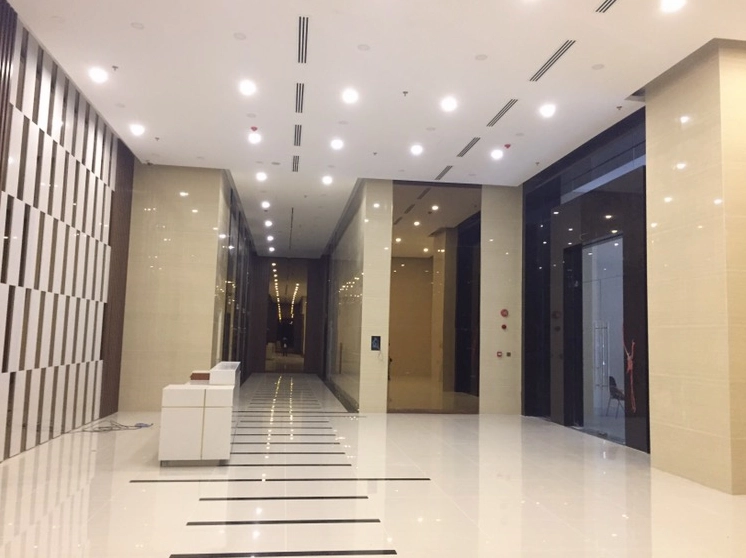 Hình ảnh khối đế trung tâm thương mại mang vẻ đẹp đồ sộ và bí ẩn