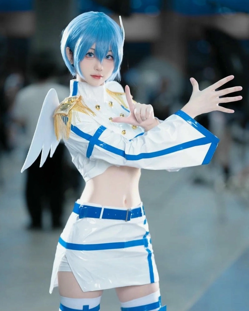 Hình ảnh lung linh huyền ảo của nhân vật nữ