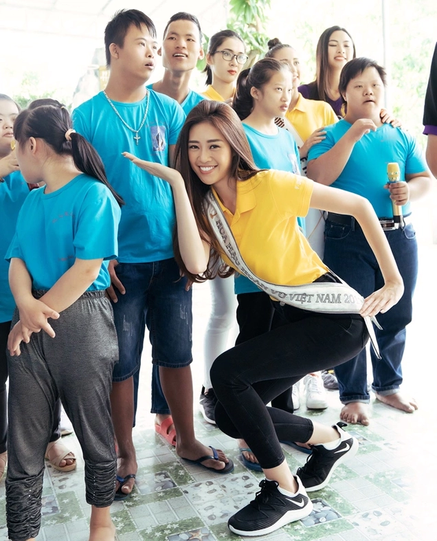 Hình ảnh nguyễn trần khánh vân dịu dàng và đằm thắm