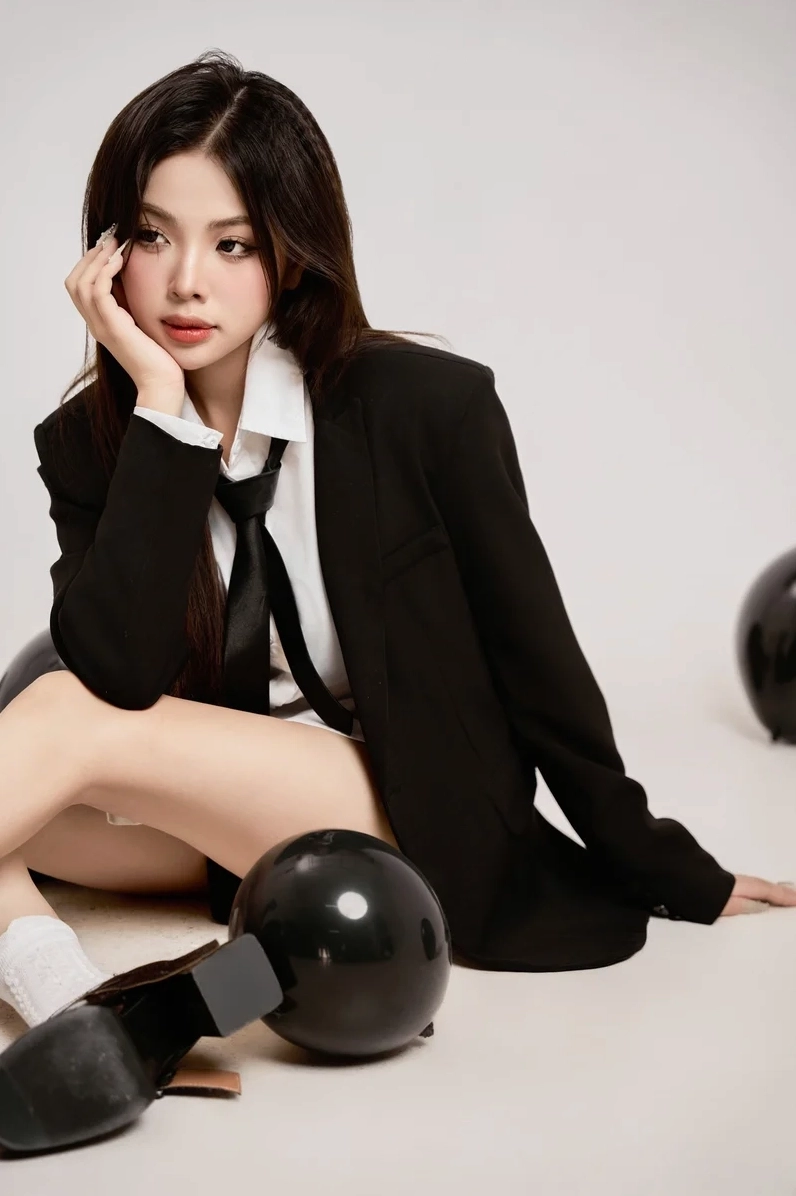 Hình ảnh sắc nét và vô cùng sống động của cô gái da trắng