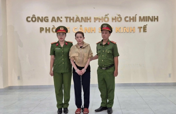 Hình ảnh trong một buổi làm việc và kinh doanh của nữ nghệ sĩ