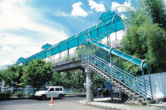 Hình ảnh ứng dụng tấm nhựa lấy sáng làm giếng trời sinh thái