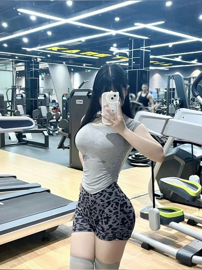 Hình thể cân đối hoàn hảo trong từng khung hình