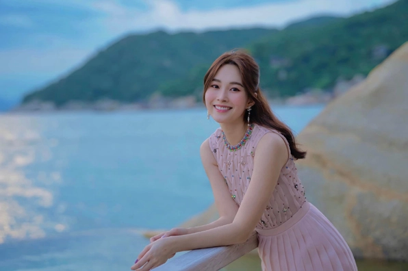 Hoa hậu Đặng Thu Thảo xinh đẹp