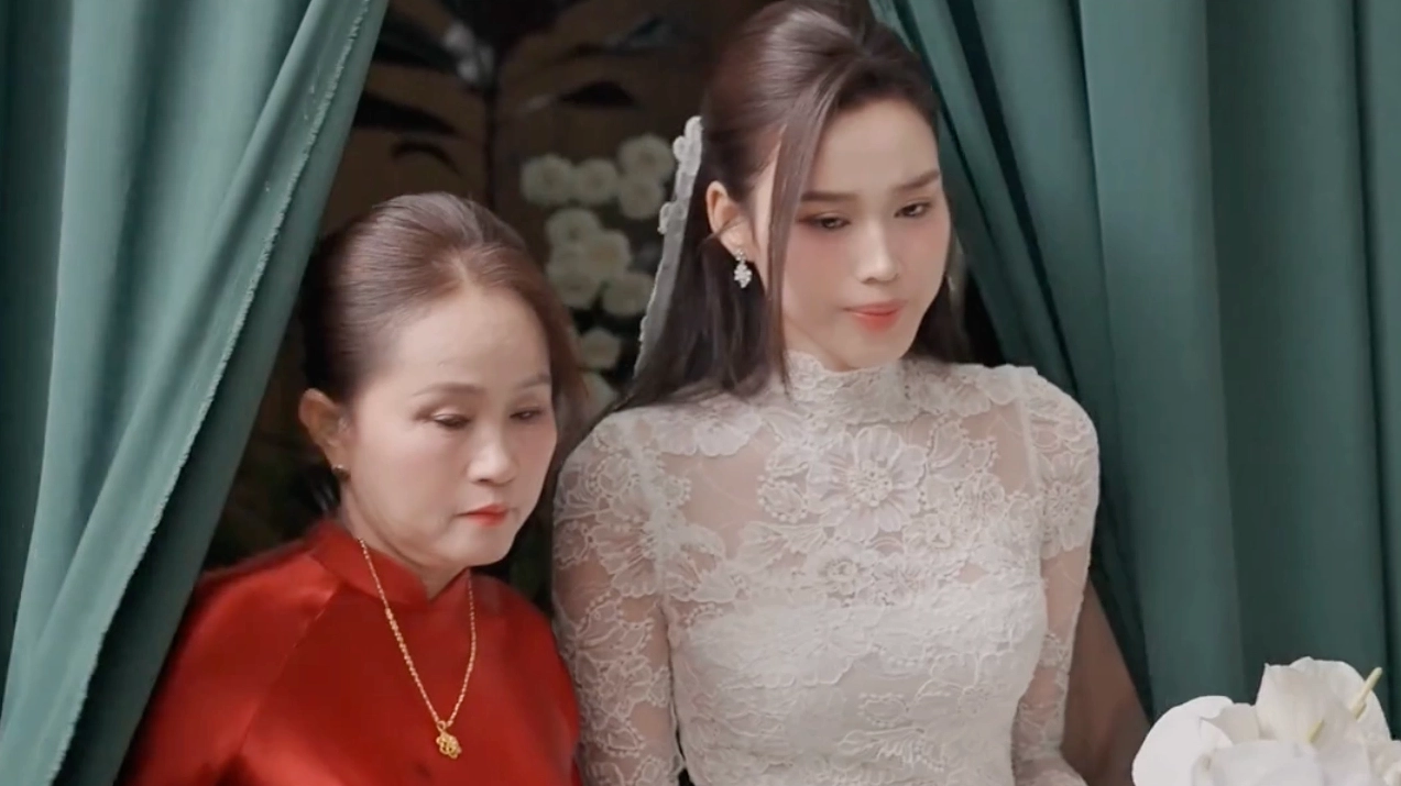 Hoa hậu đỗ thị hà khóc xúc động tại lễ rước dâu