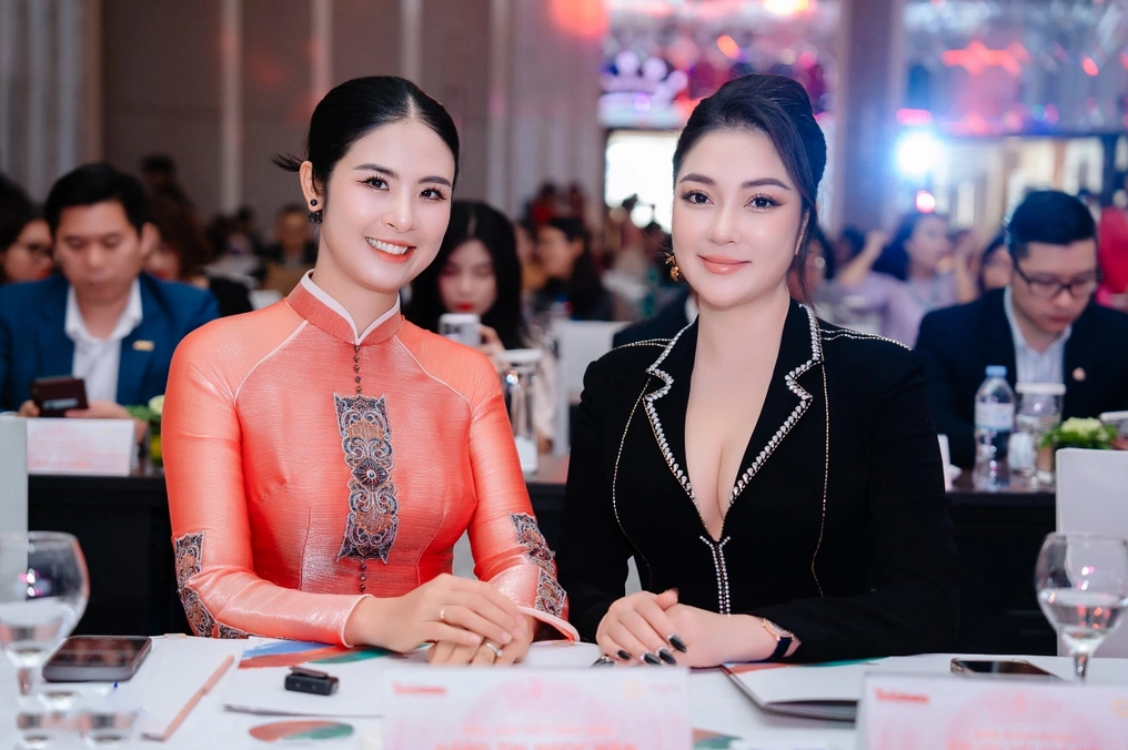 Hoa hậu Nguyễn Thị Huyền tuổi 40 đẹp mặn mà