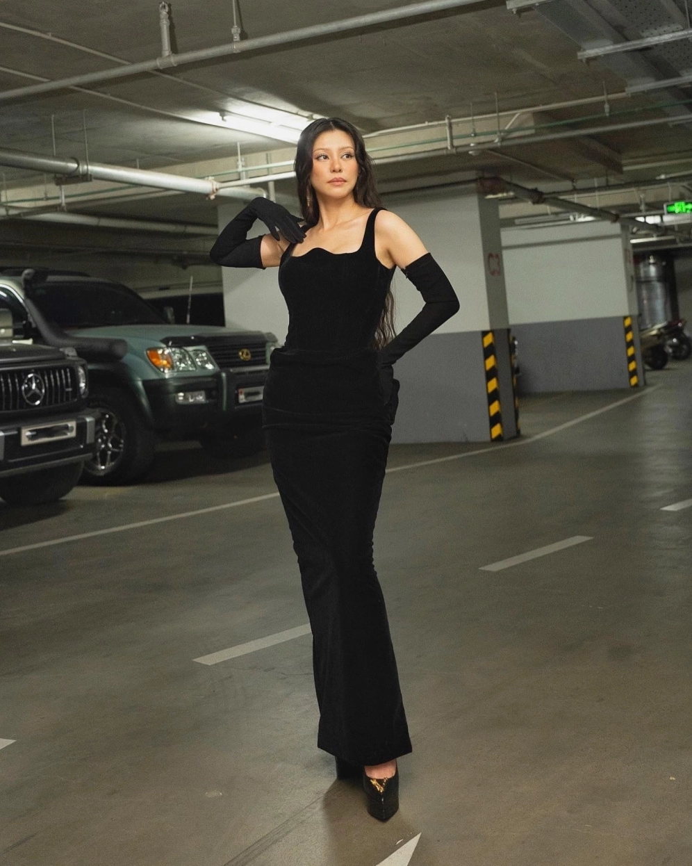 Hot girl có vòng eo thon gọn khiến người nhìn không thể rời mắt