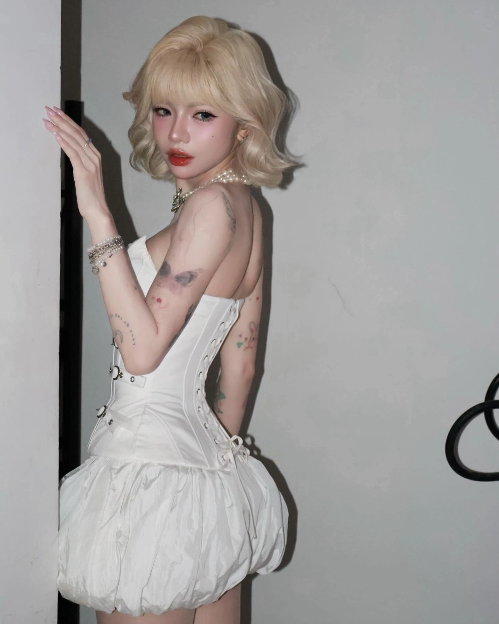 Hot girl eo thon khoe vẻ đẹp đời thường cực kỳ cuốn hút