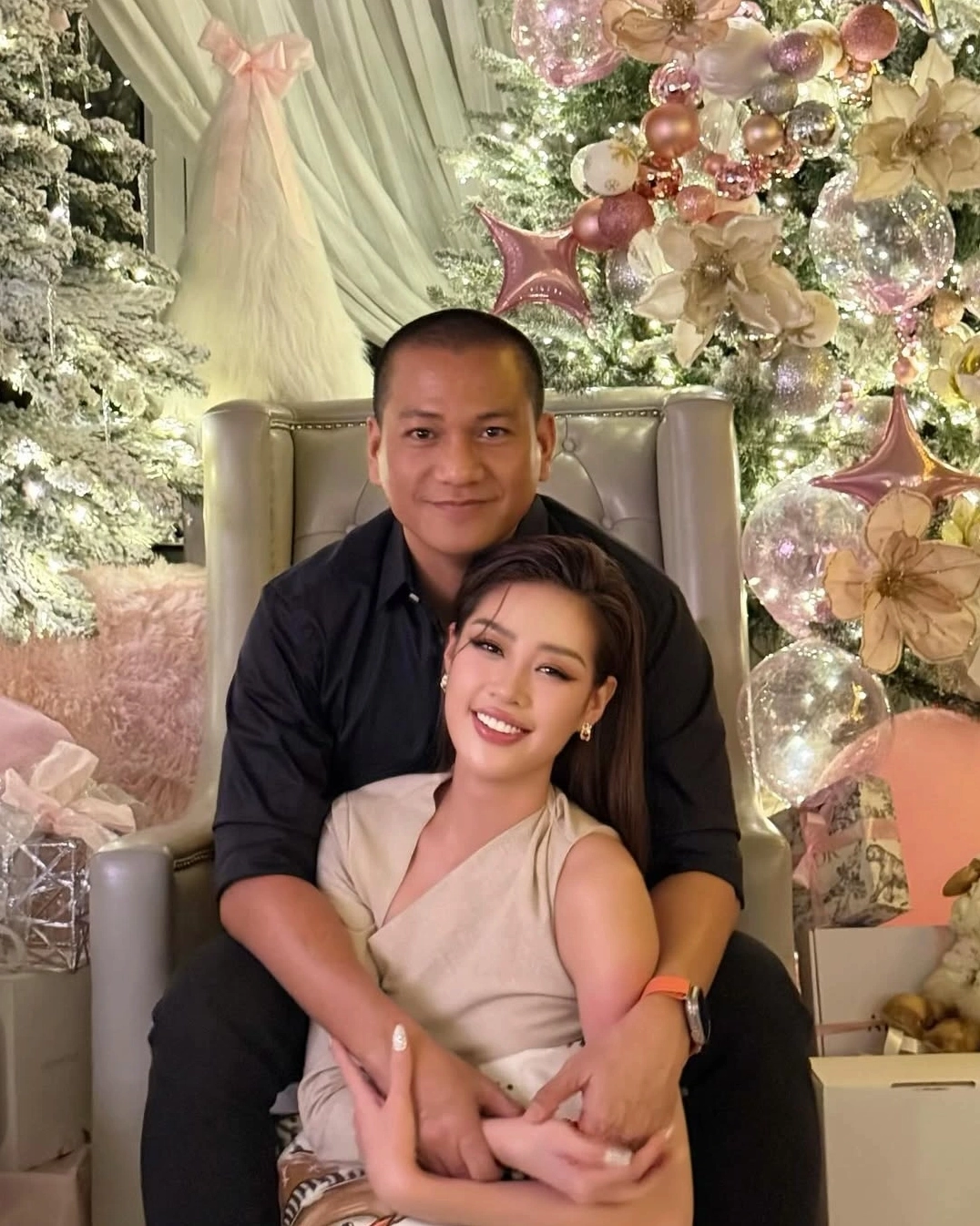 Khánh vân giản dị nhưng vẫn toát lên khí chất ngôi sao