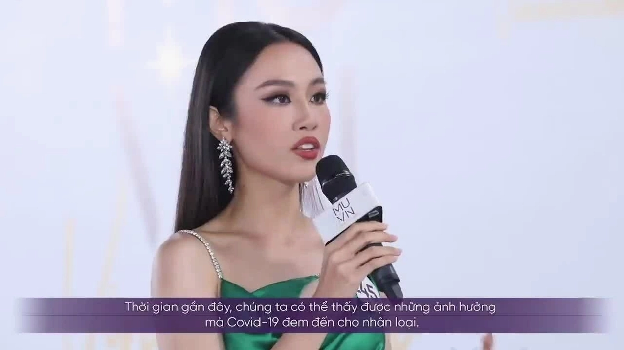 Khoảnh khắc Á hậu Thủy Tiên nói tiếng Anh cực kỳ lưu loát trên sân khấu