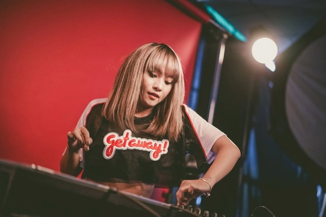 Khoảnh khắc cực cháy của DJ Tyty trên bàn mix nhạc