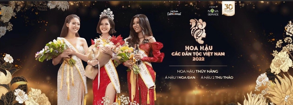 Khoảnh khắc đăng quang đầy tự hào của Hoa hậu các dân tộc Việt Nam Nông Thúy Hằng cùng hai á hậu