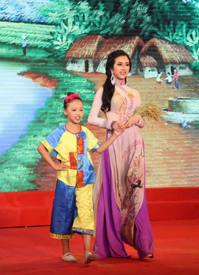 Khoảnh khắc đăng quang đầy xúc động của Nguyễn Thị Hải Yến tại đêm chung kết