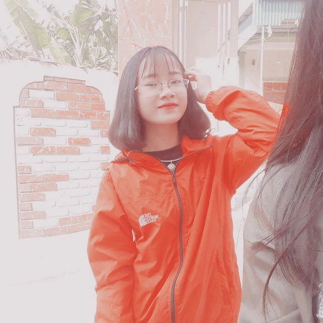 Khoảnh khắc dạo phố rạng rỡ tự nhiên của cô nàng xinh đẹp đeo kính mắt