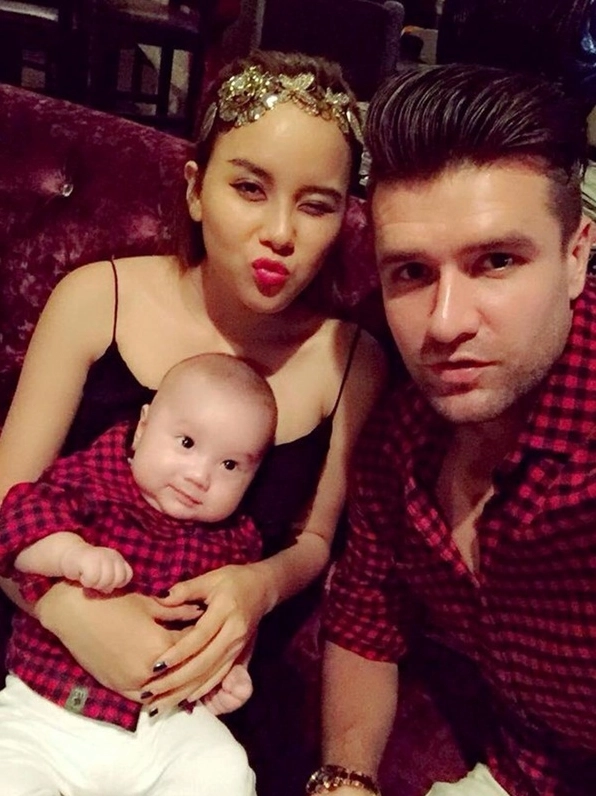 Khoảnh khắc đẹp lụi tim của gia đình nhỏ