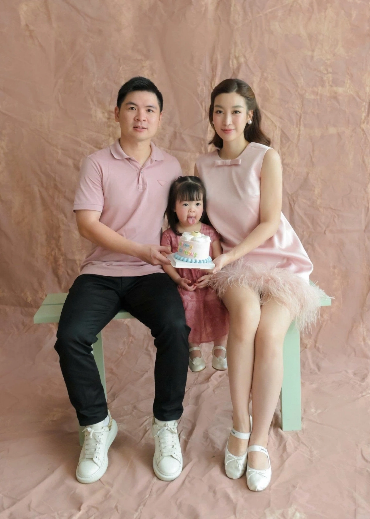 Khoảnh khắc hạnh phúc viên mãn của Hoa hậu Đỗ Mỹ Linh bên người bạn đời