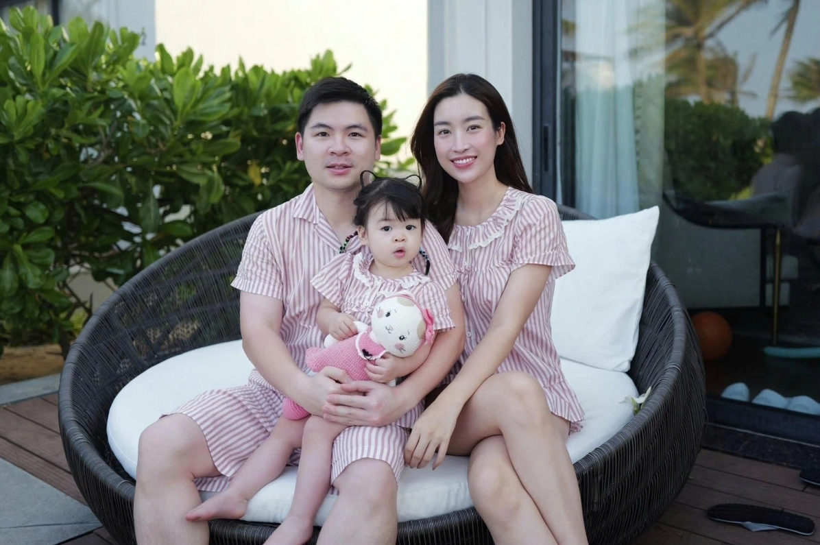 Khoảnh khắc ngọt ngào của Đỗ Mỹ Linh và chồng trong chuyến du lịch