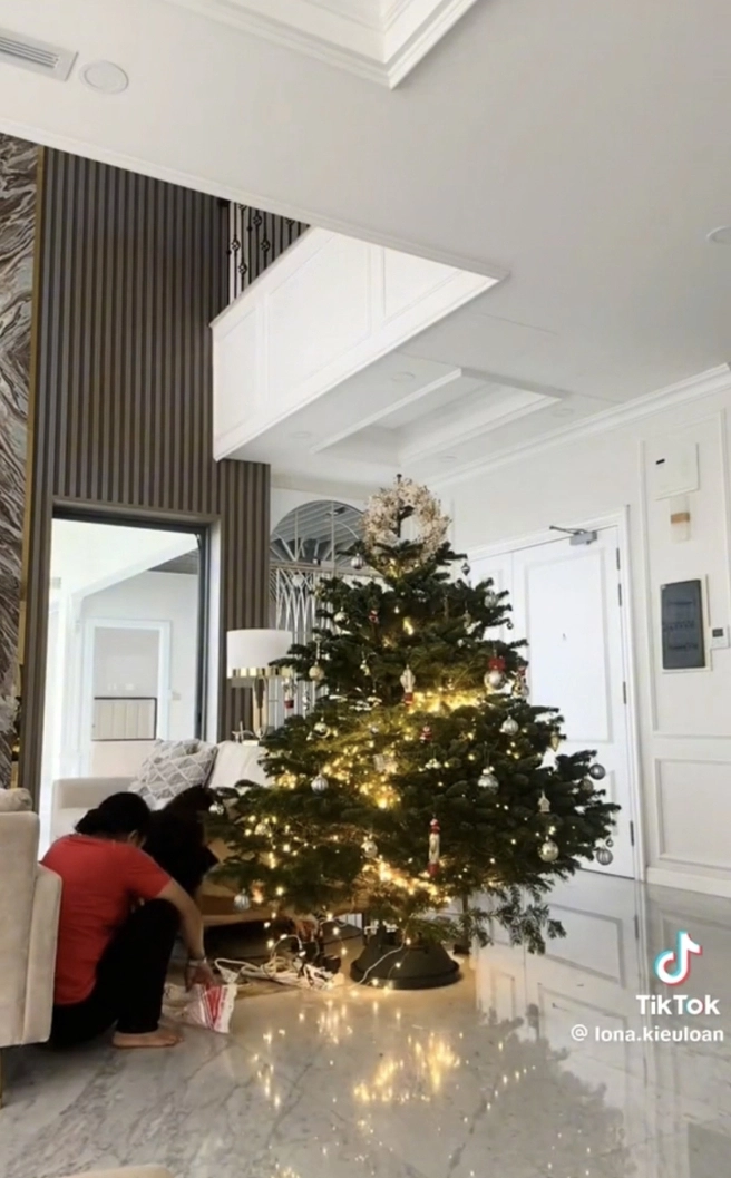 Khoảnh khắc rạng rỡ tươi tắn tại một sự kiện giải trí