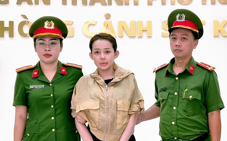 Khởi tố và bắt tạm giam nữ DJ