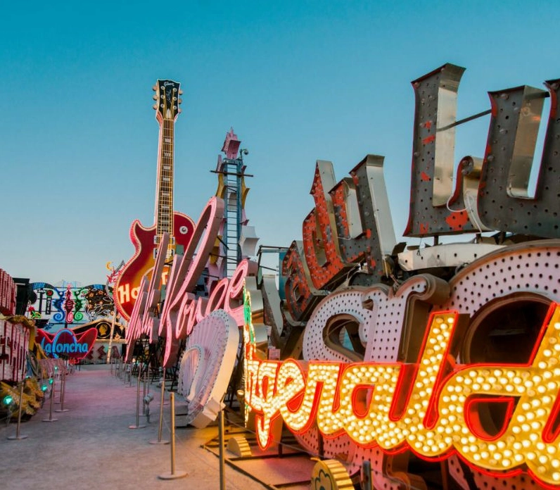 Không gian bên trong một khu mua sắm xa hoa với thiết kế tinh xảo