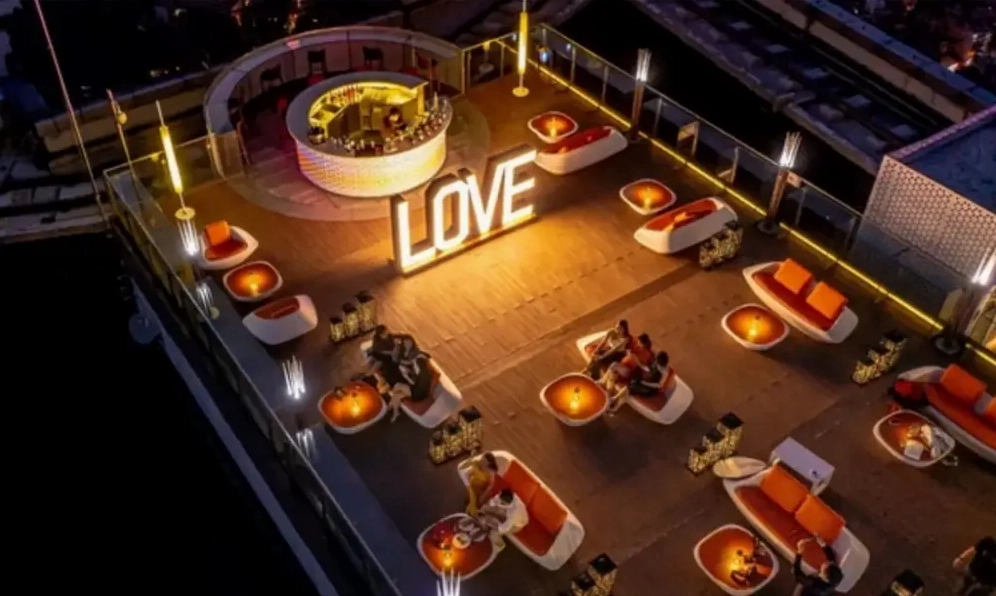 Không gian Sky Bar Lounge sang trọng tại Lotte Center