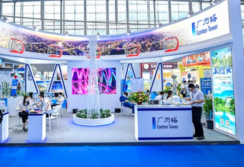 Không gian triển lãm nghệ thuật đầy ma mị tại chân tháp