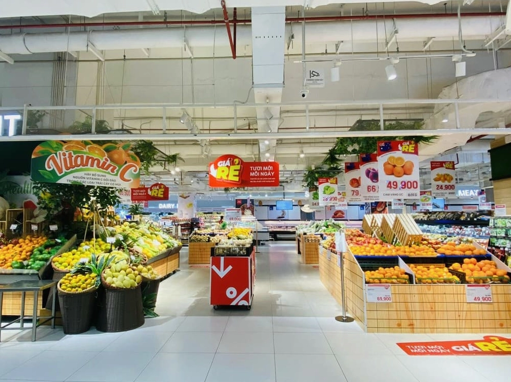 Khu vực kệ hàng vắng lặng bóng người qua lại