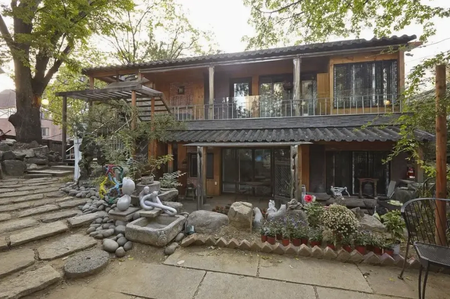 Khu vực lưu trú yên tĩnh dành cho du khách gần tháp