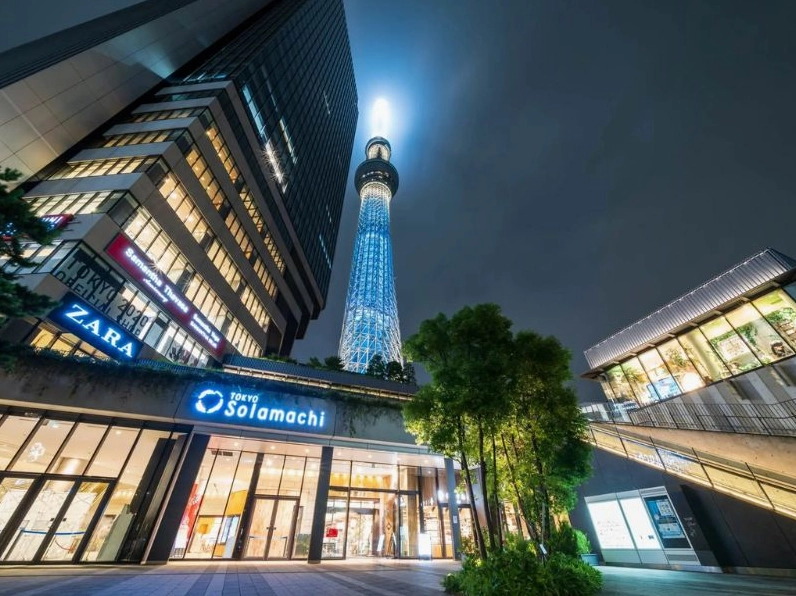 Khu vực mua sắm sầm uất ngay dưới chân tháp Tokyo Skytree