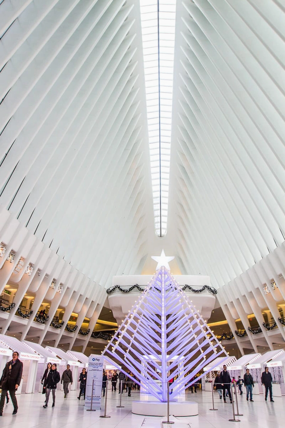 Khu vực nhà ga Oculus với kiến trúc xương xẩu kỳ dị