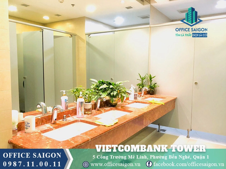 Khu vực vệ sinh cao cấp bên trong tòa nhà Vietcombank Tower