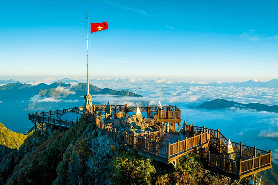 Khung cảnh bao quát đầy tĩnh lặng từ trên cao