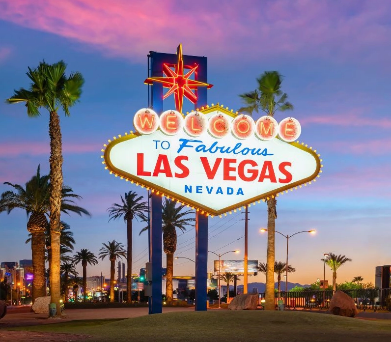 Khung cảnh hoàng hôn lãng mạn phủ bóng lên những tòa nhà chọc trời