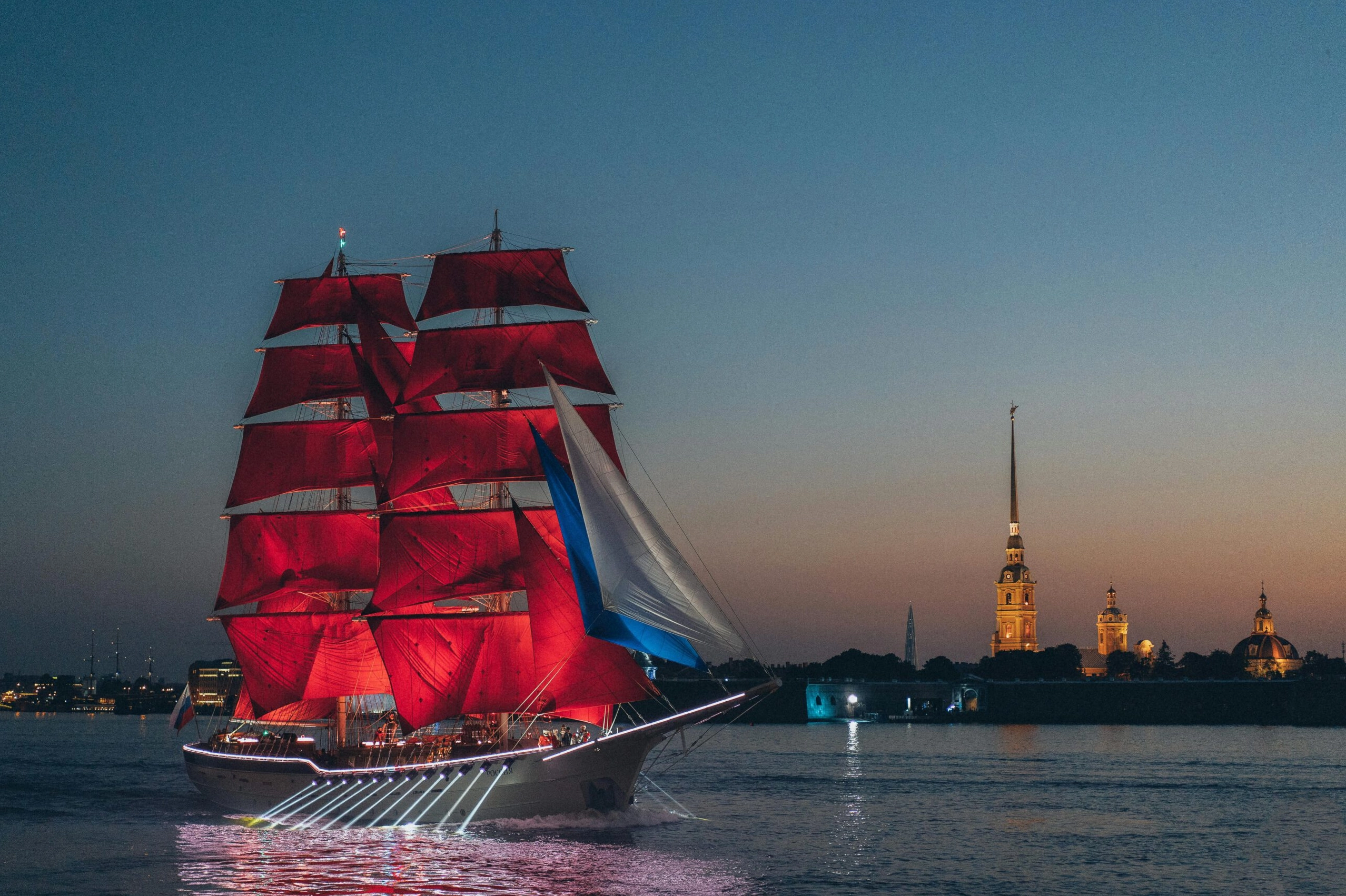 Khung cảnh kỳ diệu của hiện tượng đêm trắng nước Nga tại thành phố Saint Petersburg