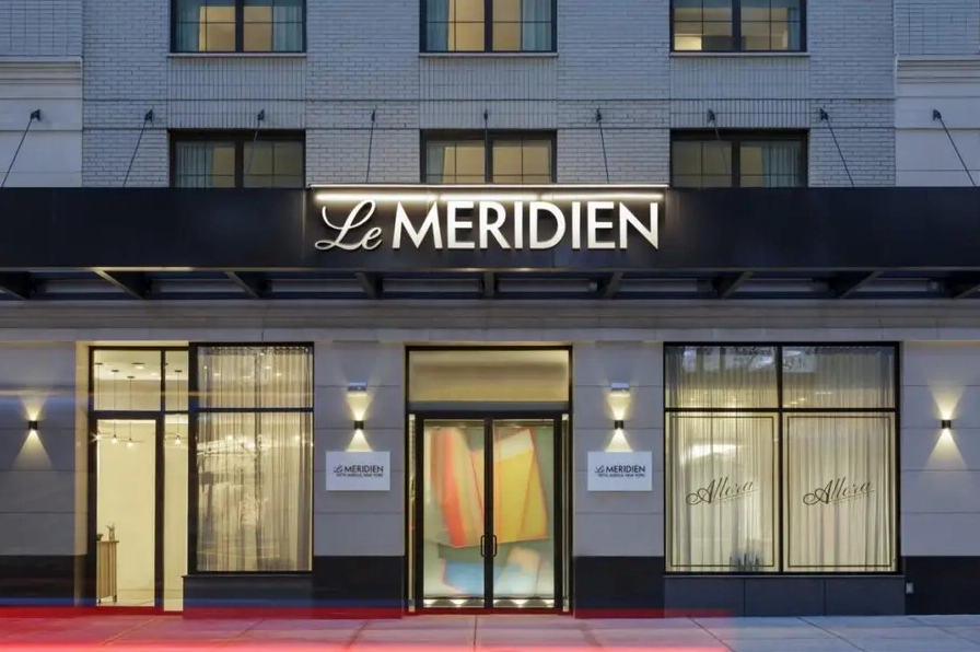 Khung cảnh nhìn từ Le Meridien New York hướng về ngọn tháp