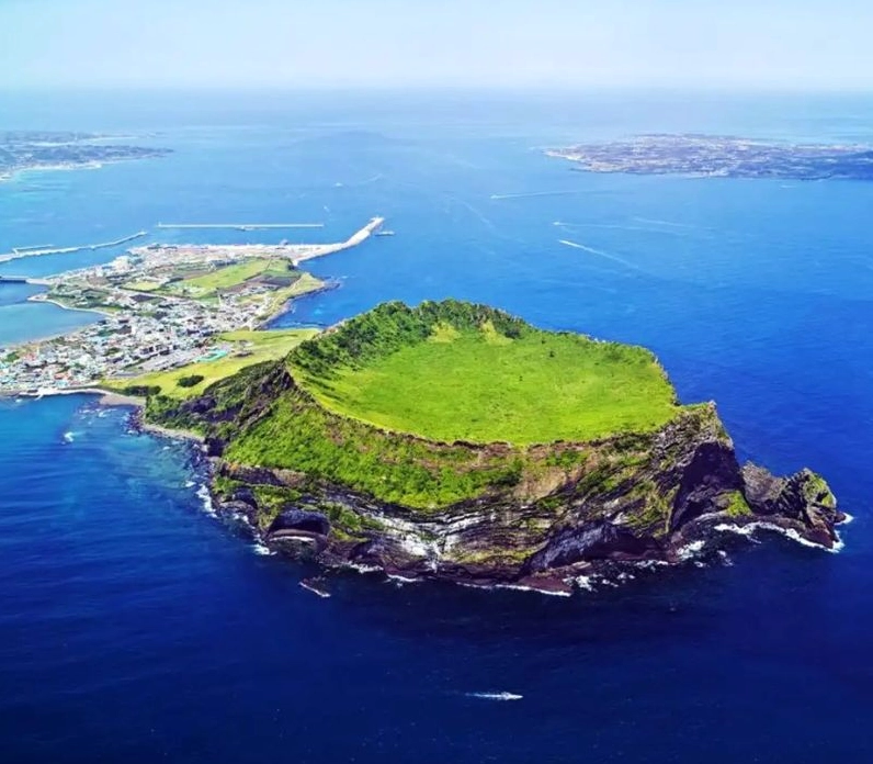 Khung cảnh thiên nhiên tươi đẹp và hùng vĩ của đảo Jeju Hàn Quốc