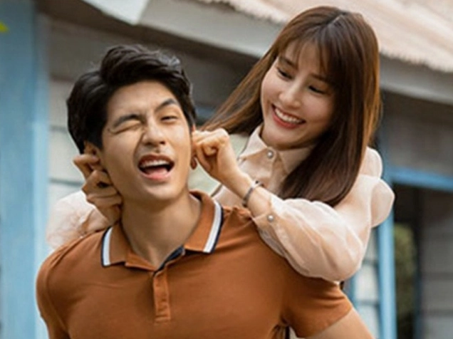 Khung hình ghi lại sự kiện giải trí có sự góp mặt của các đồng nghiệp