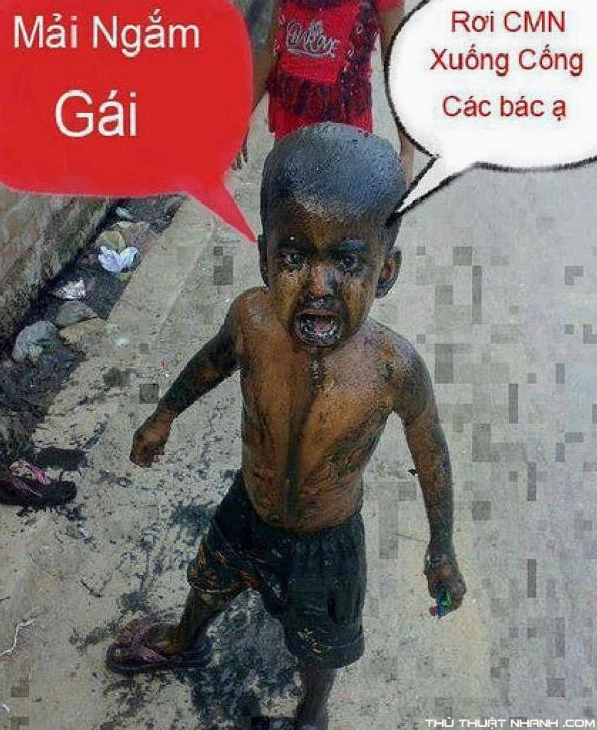 Khuôn mặt hốt hoảng phiên bản meme của cô gái