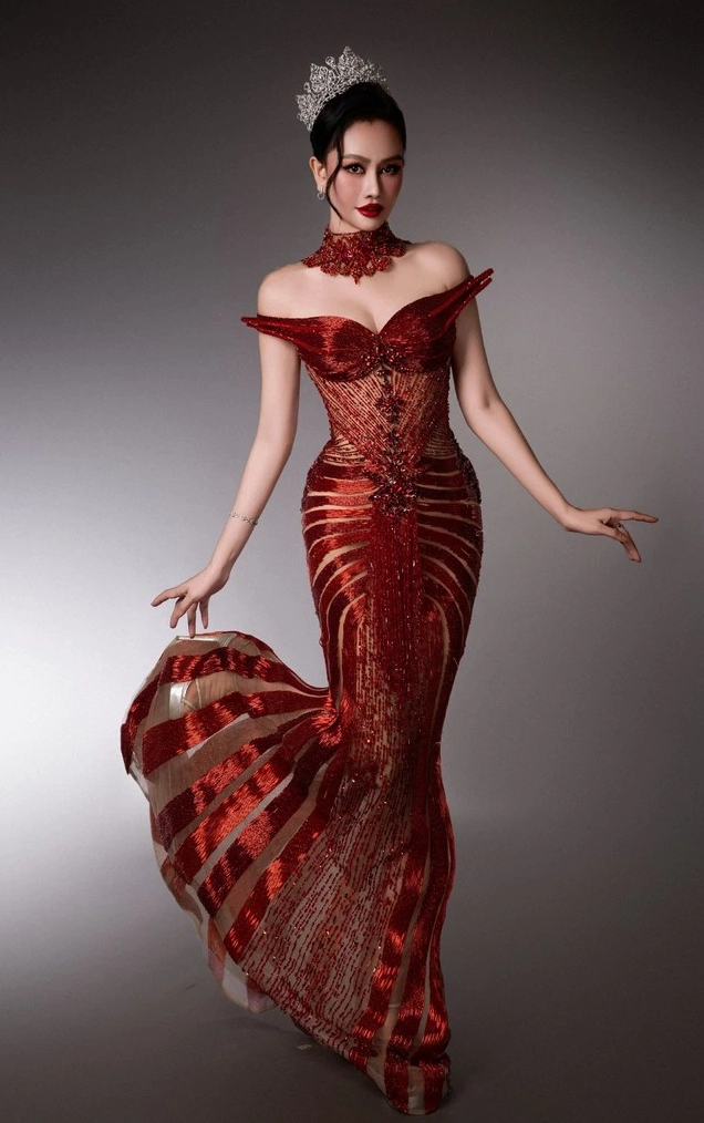 Kim Duyên khoe vóc dáng thon gọn và gợi cảm