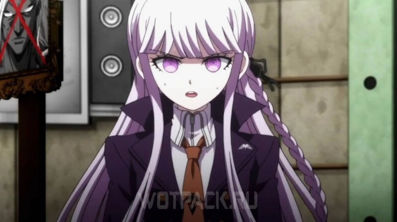 Kyoko Kirigiri với ánh mắt điềm tĩnh