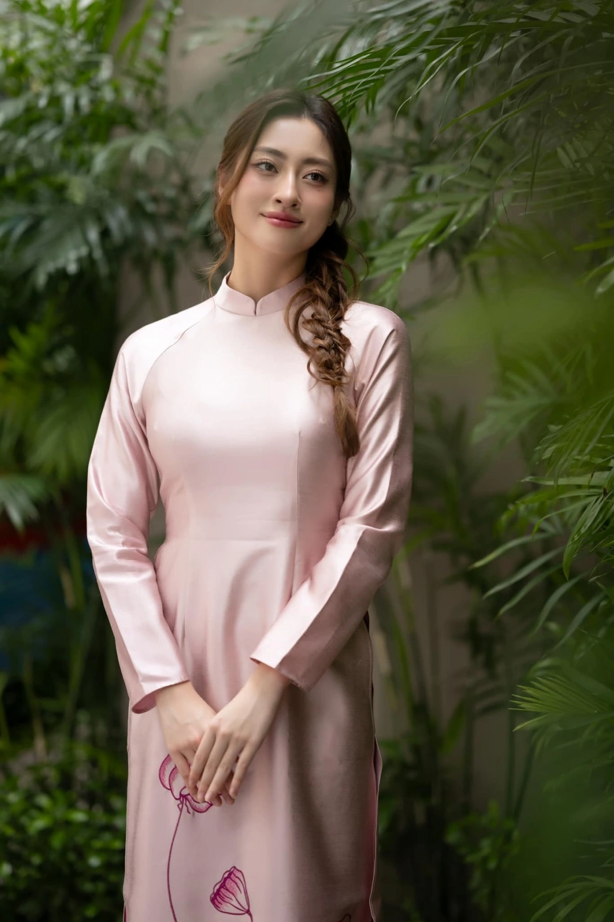 Lương Thùy Linh toát lên vẻ đẹp kiêu kỳ cuốn hút