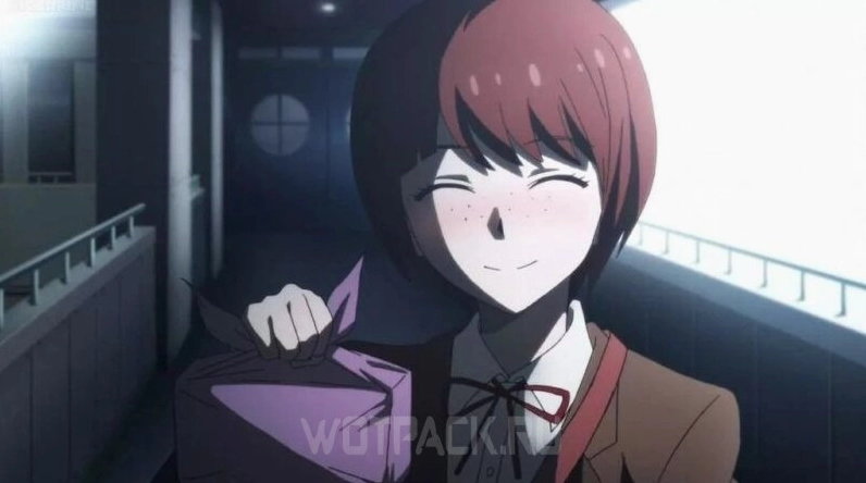 Mahiru Koizumi cầm chiếc máy ảnh quen thuộc