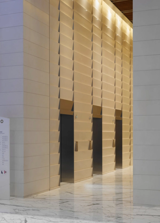 Một góc nhìn khác về bề mặt cong uyển chuyển của trung tâm tài chính