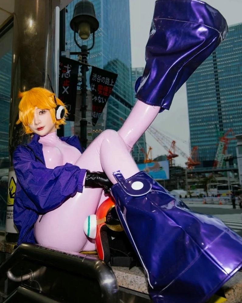 Một nụ cười tươi sáng làm bừng bừng cả khung hình