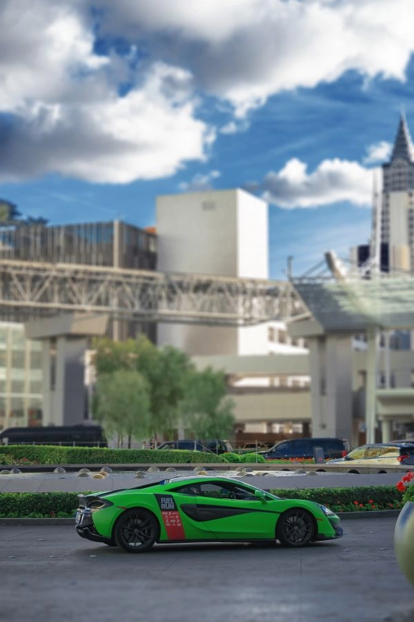 Một tòa nhà với kiến trúc độc đáo nằm ẩn mình trong khu vực sầm uất