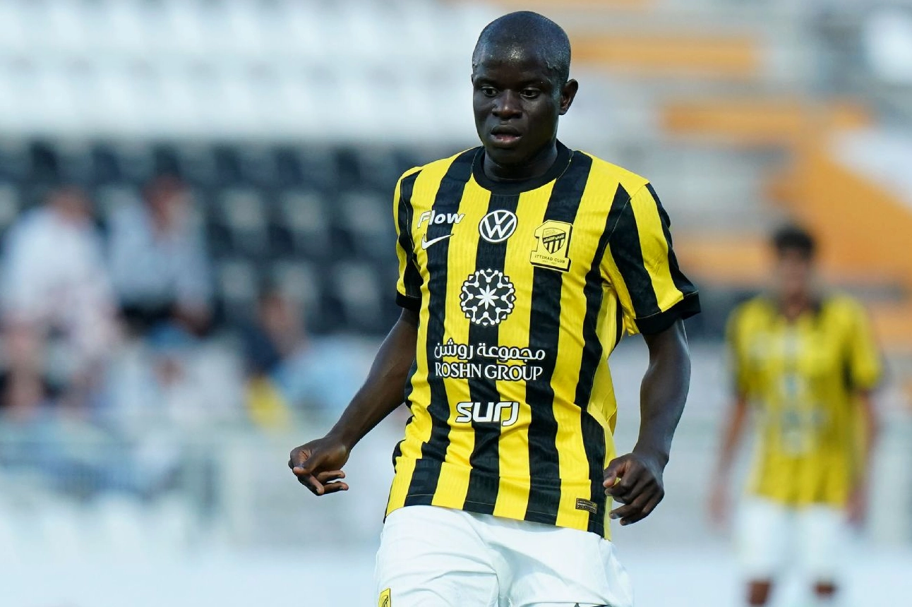 N Golo Kante buoc di tran day suy tu